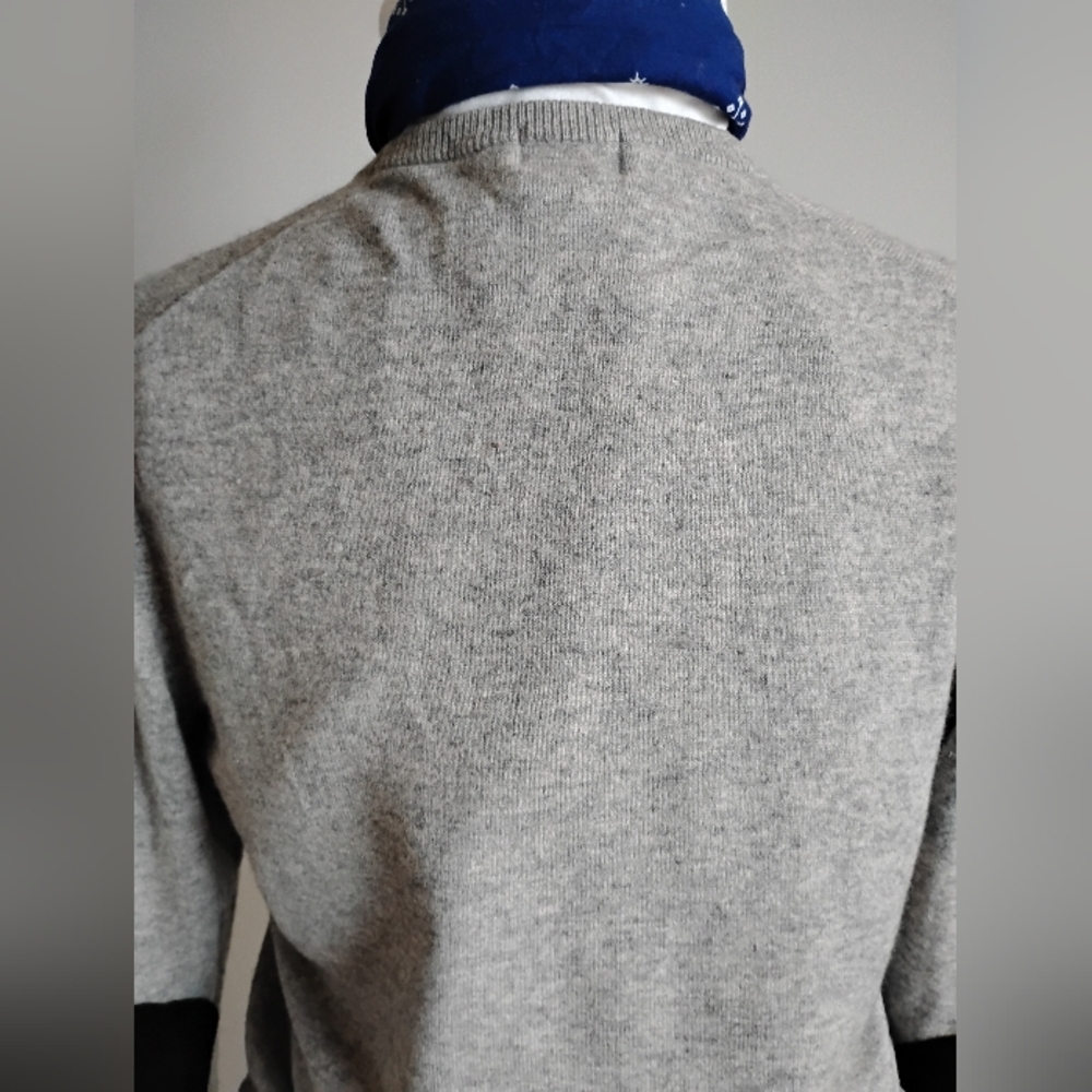 Uniqlo Cashmere Crewneck Sweater Classic Gray Preppy Cozy Unisex Size Medium - Picture 8 of 12